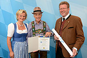 Bodo Müller erhielt für Bodos Cafézelt das Bayerische Bayerische Umweltsiegel für das Gastgewerbe in Gold